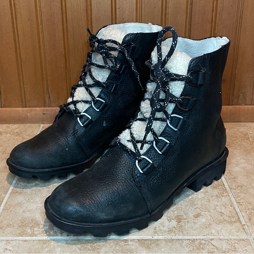 Sorel Black Lace Up Boots with Shearling Lining